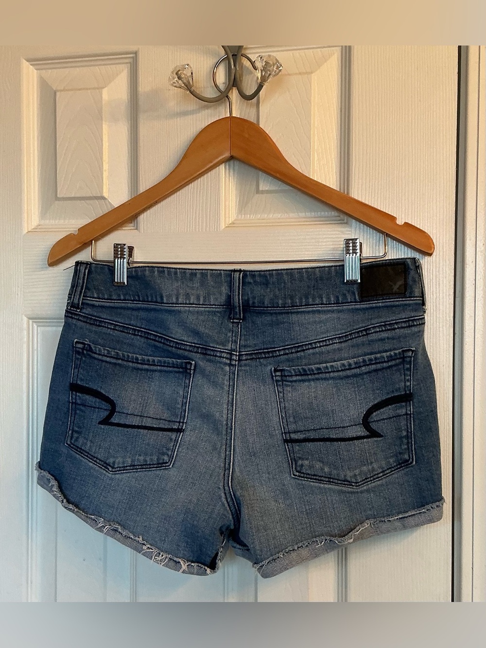 American Eagle Outfitters shortie stretch cuffed cut off shorts size 10 EUC - Picture 3 of 16